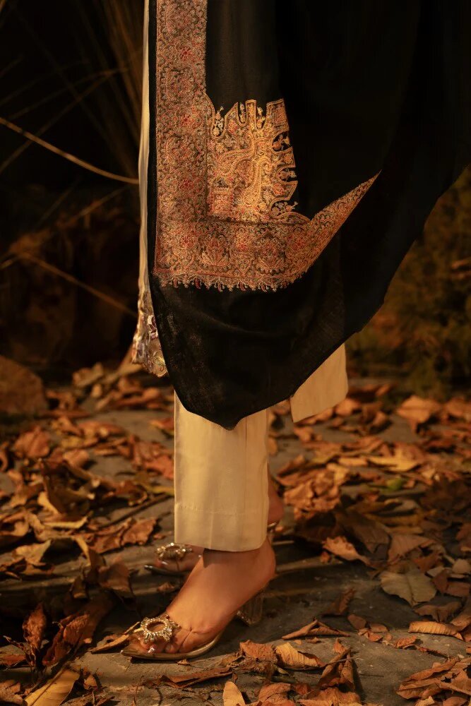 Floral Motif Border Black