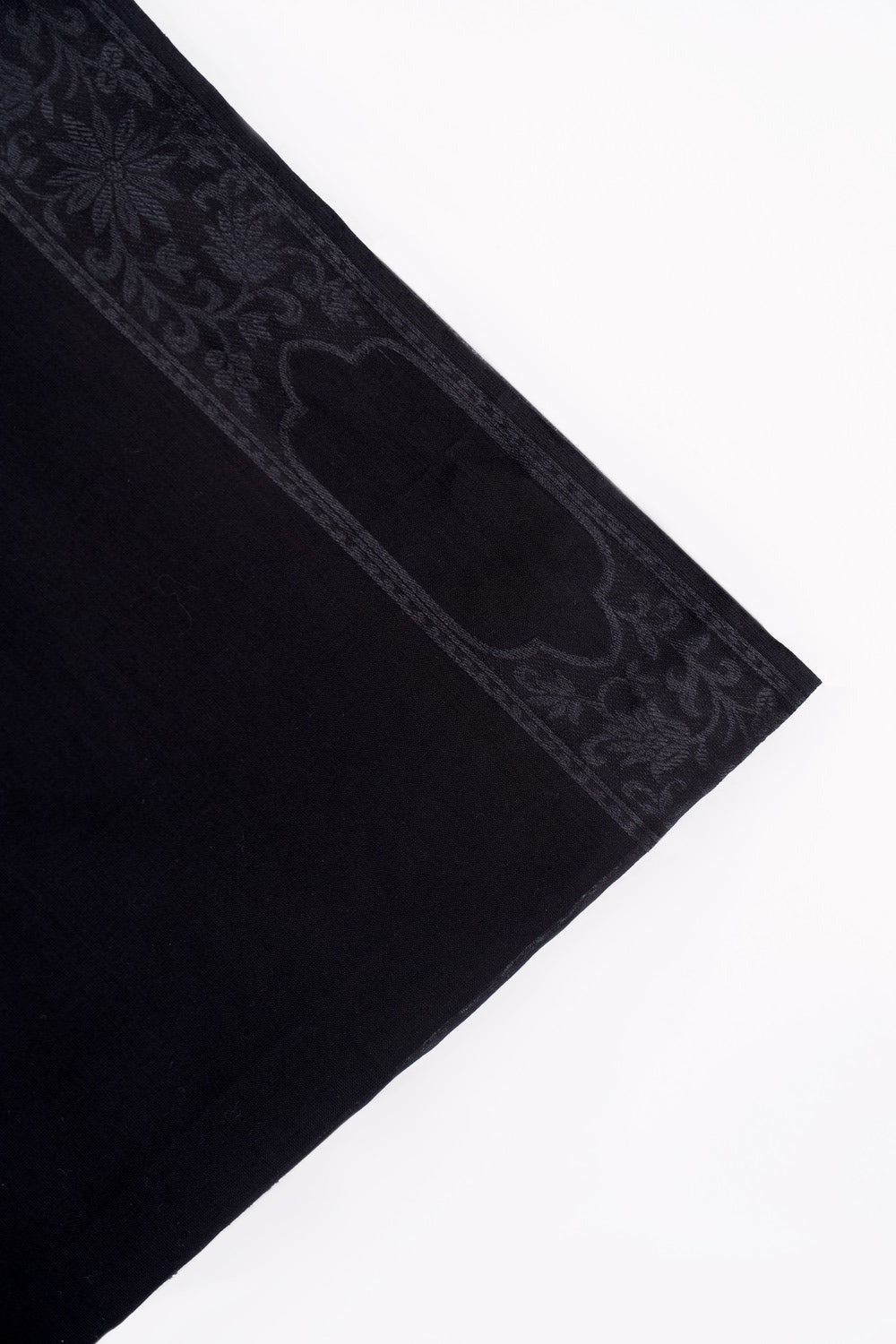 Black Lawn Kaani Styled Border